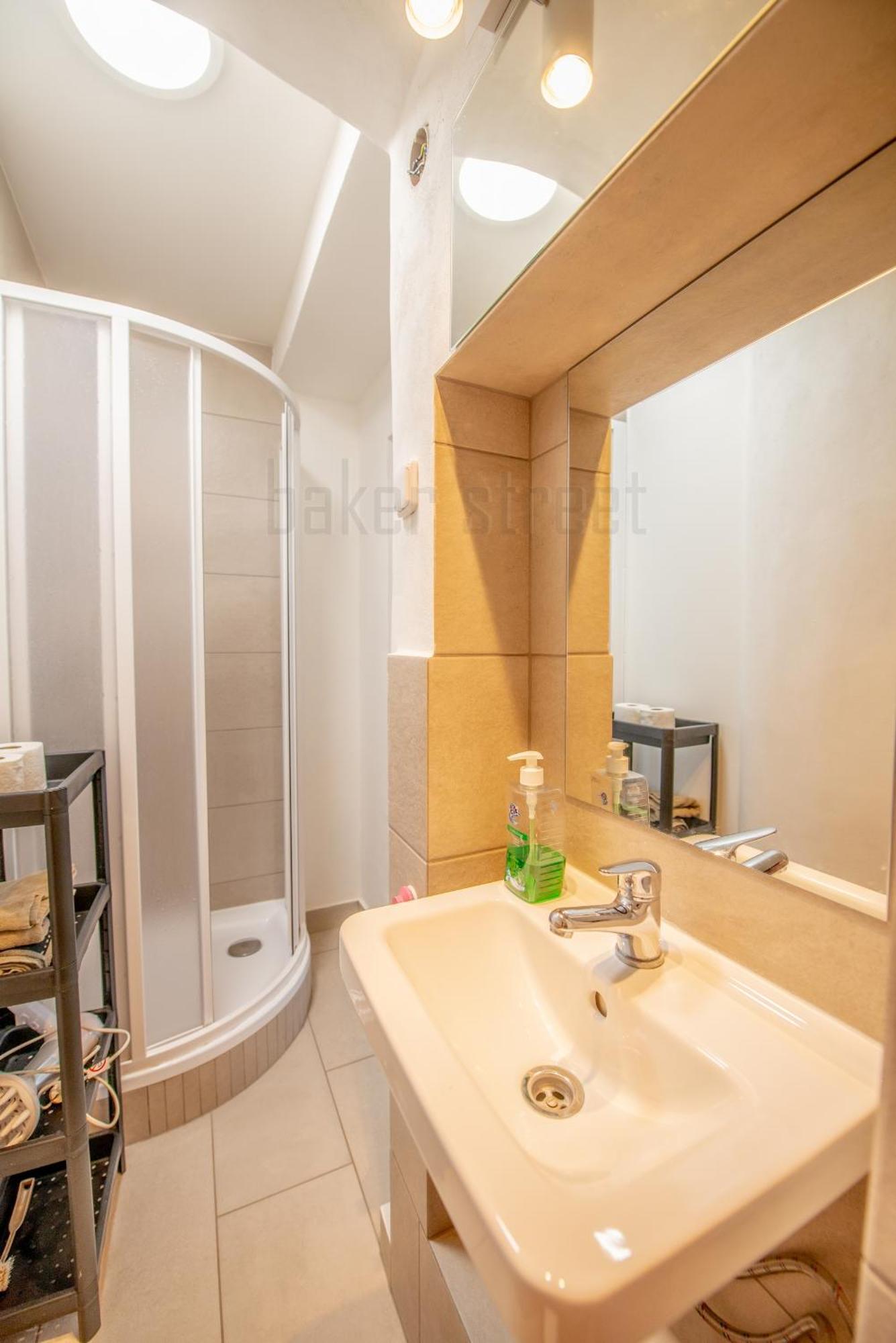 Cozy Close To Palmovka 公寓 *